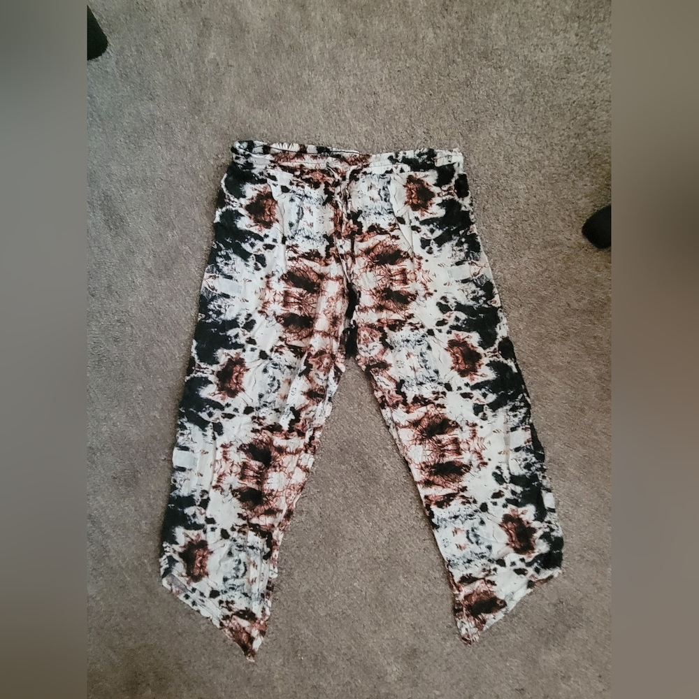 Pattern pants